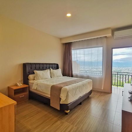 Bukit Indah Doda Hotel & Resorts Palu Exterior foto
