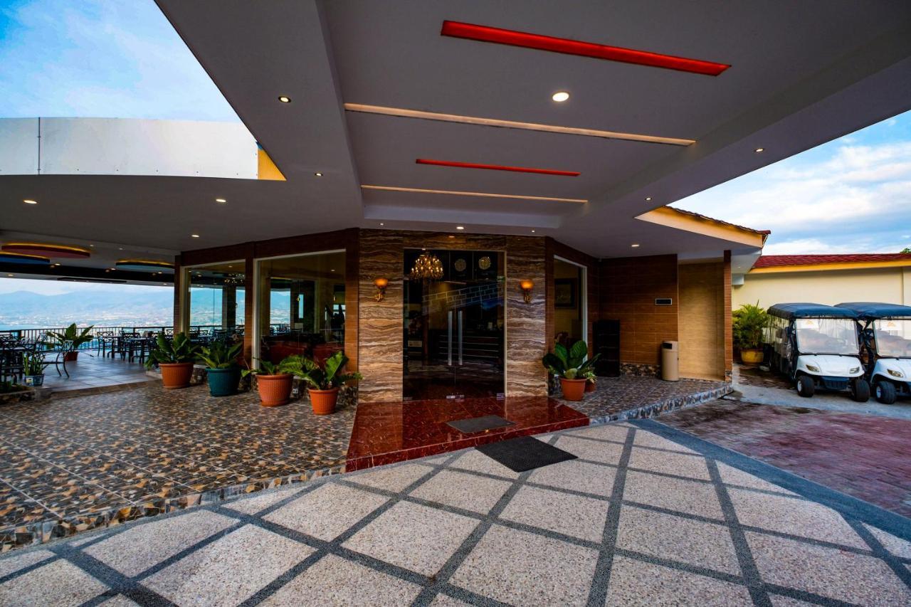 Bukit Indah Doda Hotel & Resorts Palu Exterior foto